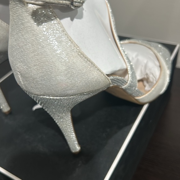 NEW NINA Women's Celosia Dress Sandal Silver Reflective SZ 10 - Picture 6 of 8